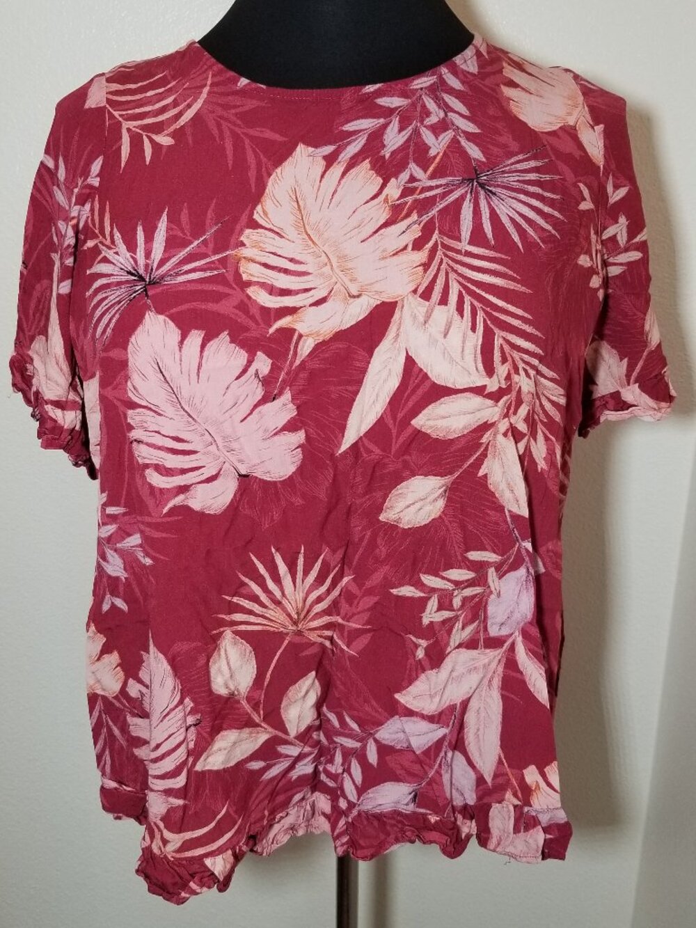 Avenue Women Sz 16 Burgundy Floral Ruffle Short Sleeve Blouse Aloha Island Beach